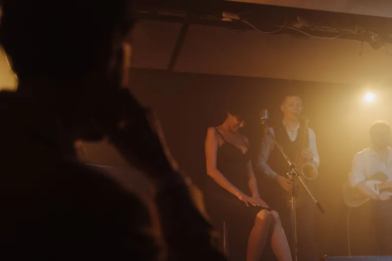 Rooms With a Pulse: Ten Small UK Stages Where the Crowd Actually Matters
